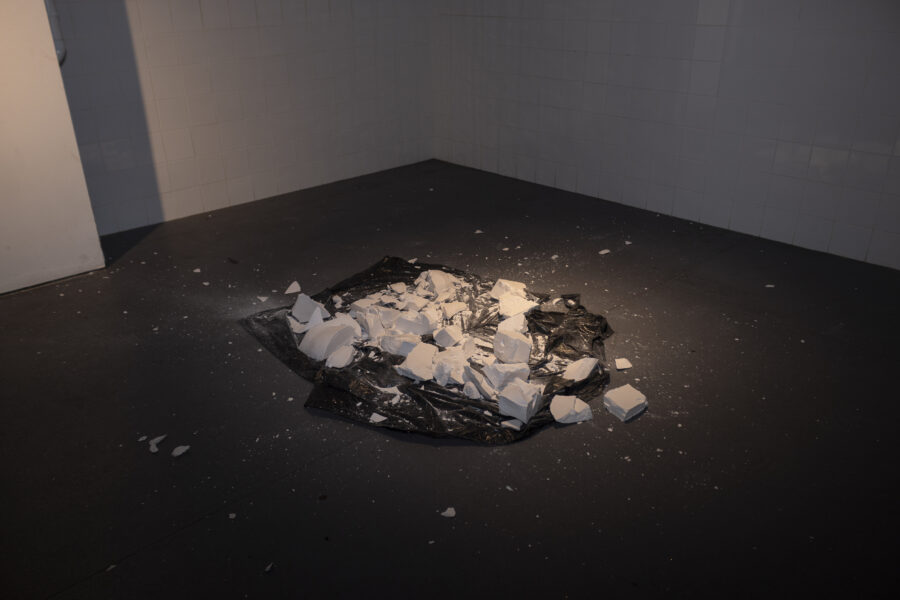 performance, sculpture, destruction